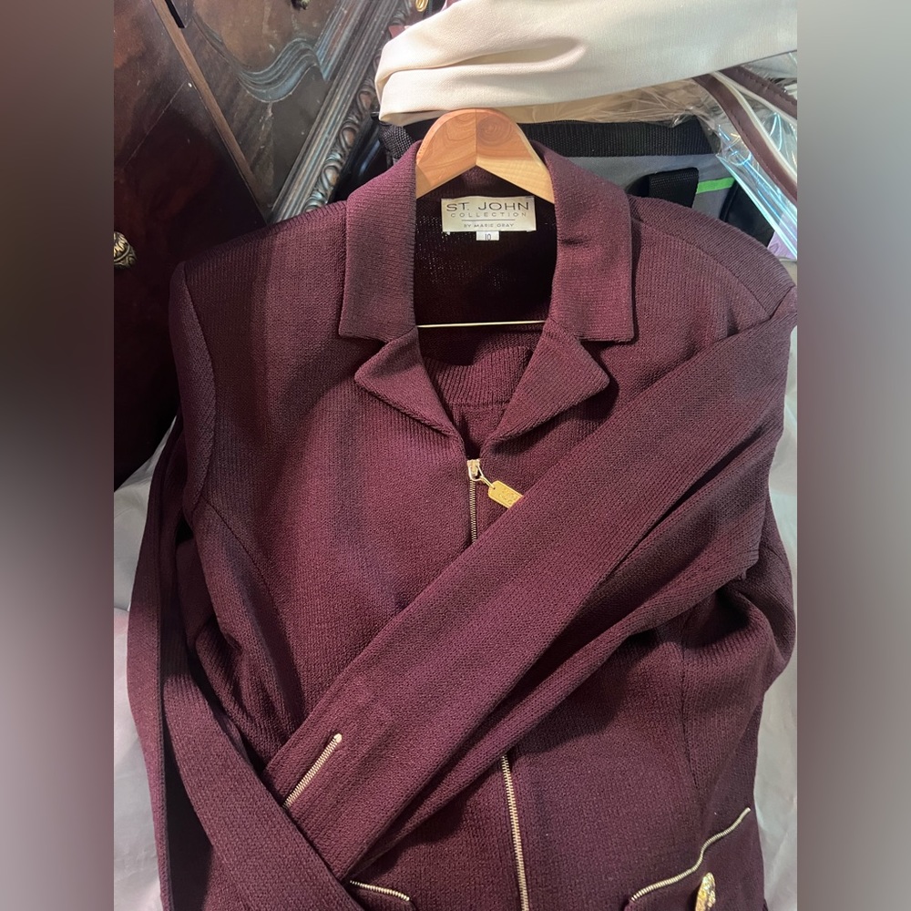 This is a beautiful chocolate brown knit suit!